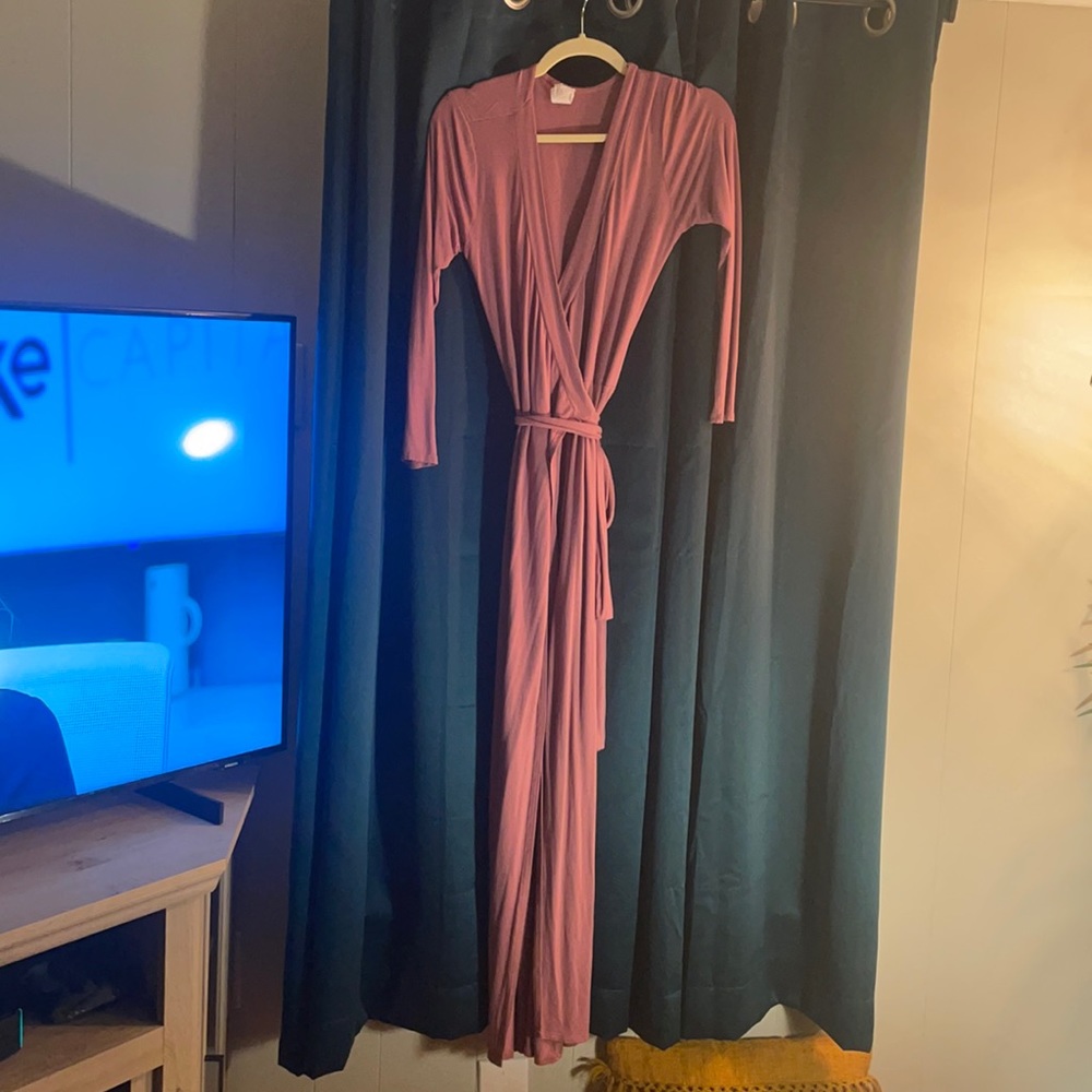 Absolutely gorgeous wrap dress, worn once.